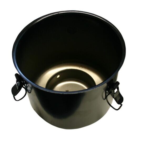 Pièce inférieure pour silencieux